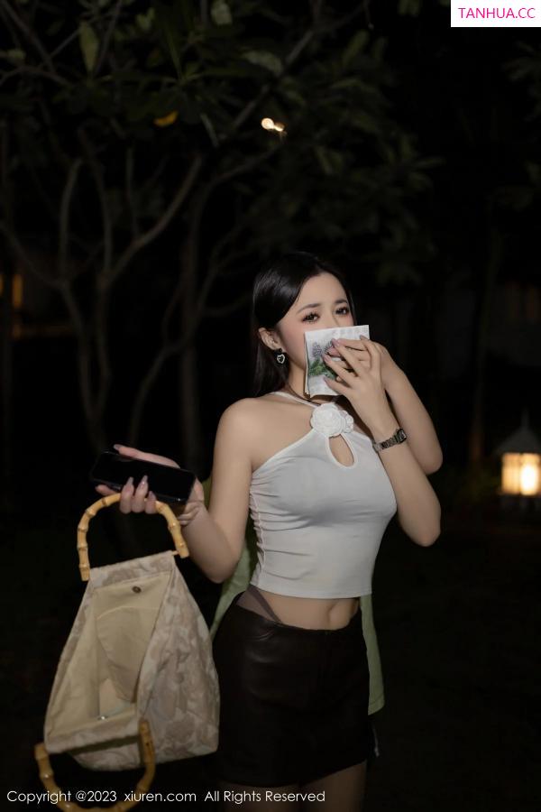 鱼子酱fish  [XiuRen]高清写真图 2023.12.29 No.7888 鱼子酱Fish 短裙美腿第6张图片